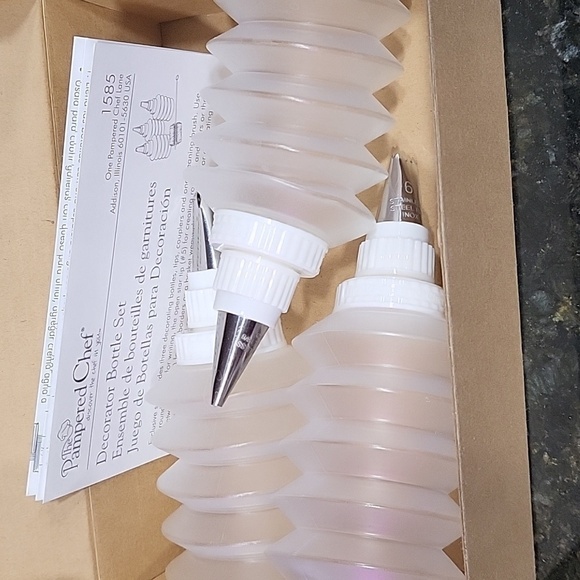 The Pampered Chef Decorator Bottle Set 1585 Decorator Tips Missing Brush - Picture 6 of 6